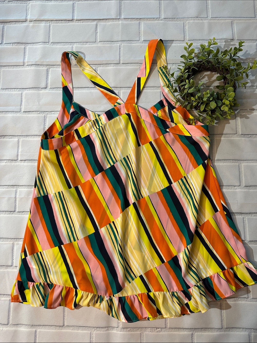 CAbi Ruffle-Hem Camisole. Sz M - Picture 6 of 6
